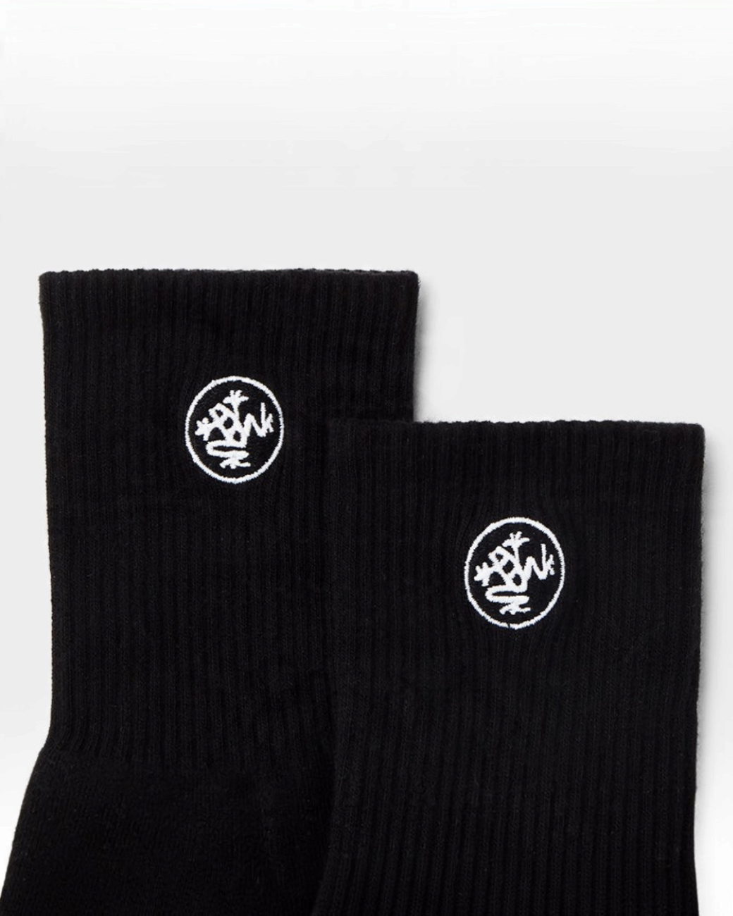 greenyogashop Equilibria Pilates Half Crew Socken in Schwarz mit gesticktem Frosch-Logo am Schaft