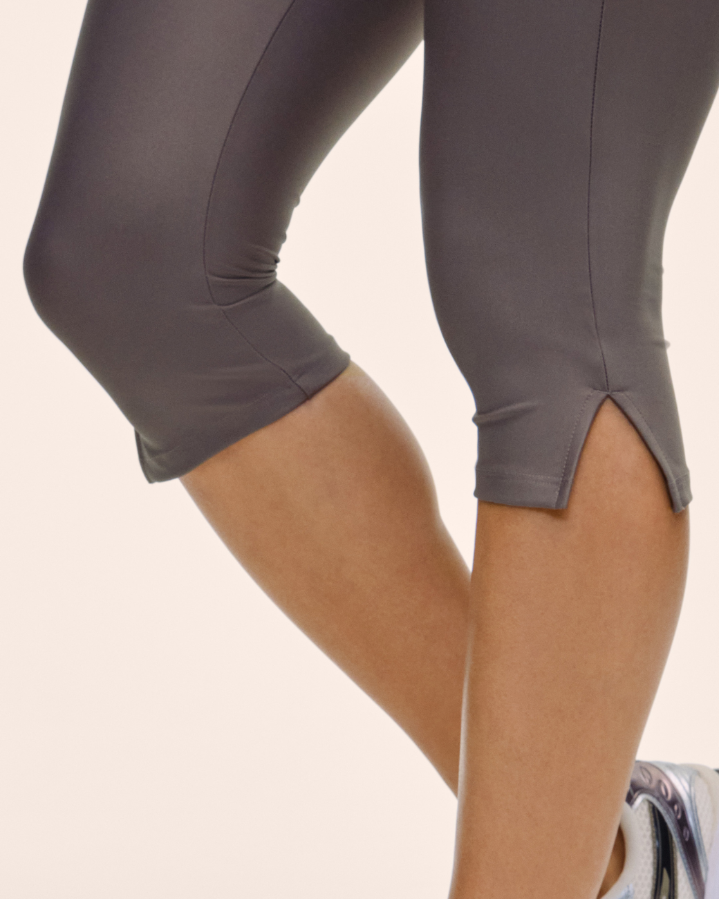 Capri Slit Regular Waist Tights Dark Grey