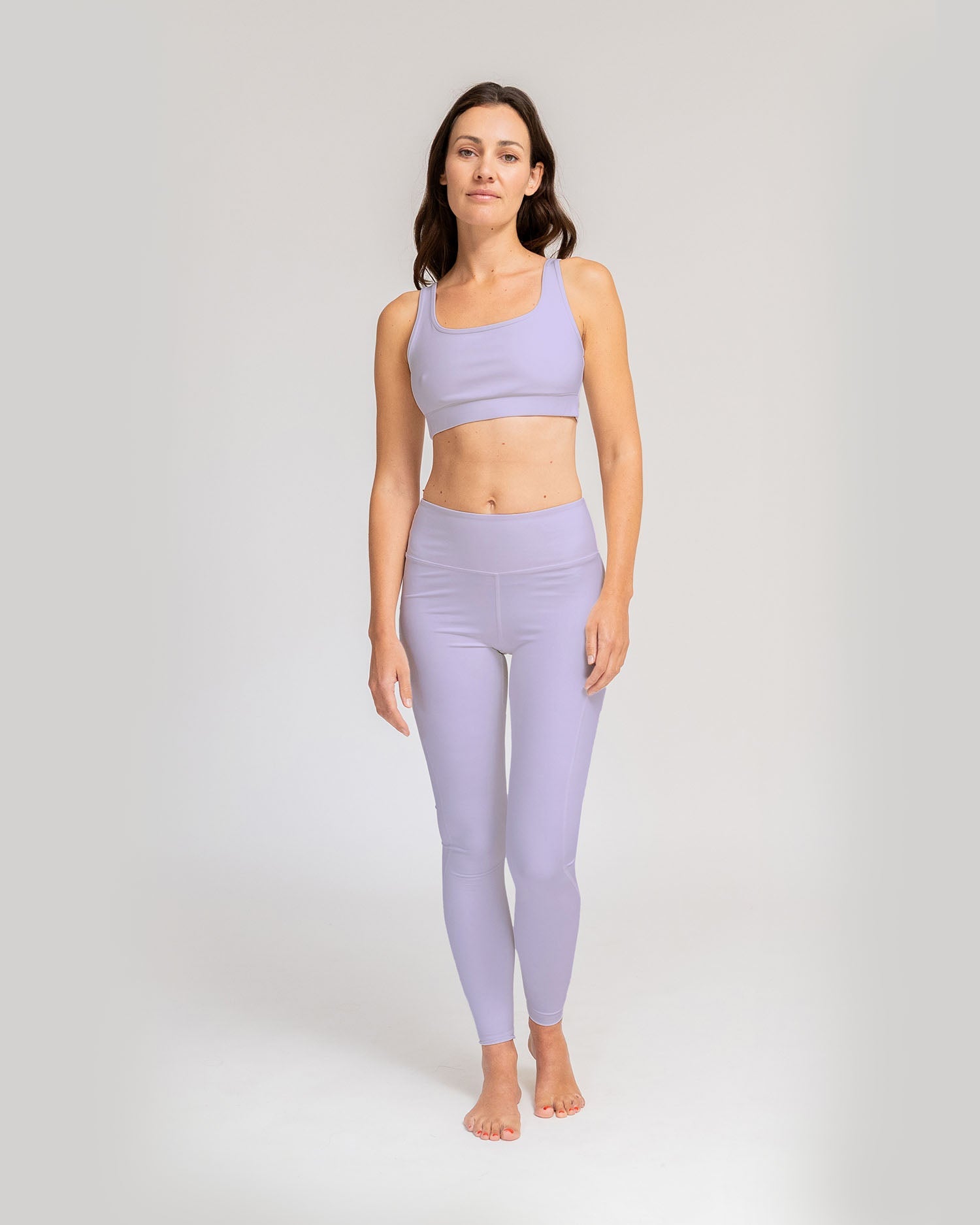 Violetta - Model Produktshot Full in Yoga Bra