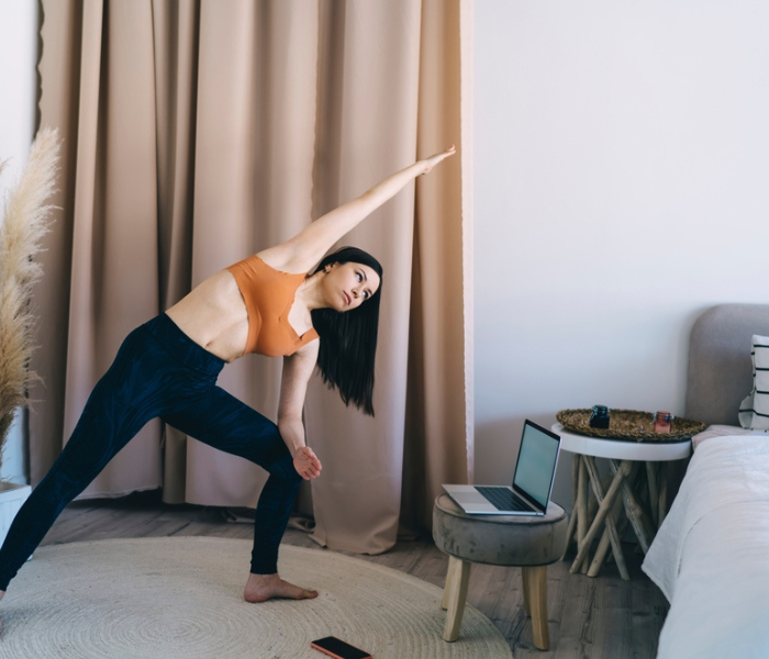 Yoga in 5 Minuten: So integrierst du Micro Yoga in dein Leben