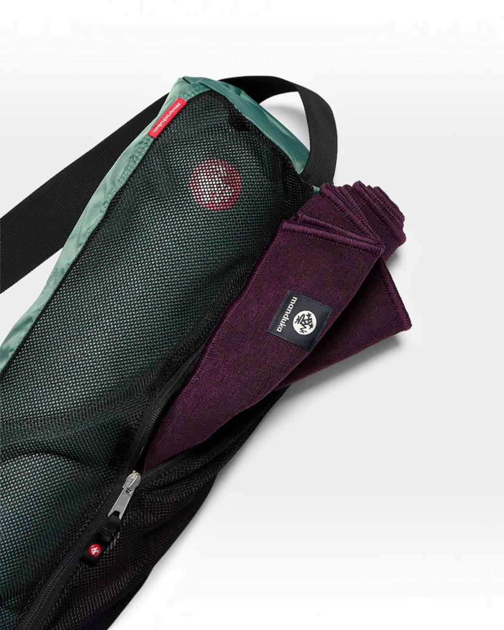 greenyogashop Yogatasche Breathe Easy in Salbeigrün mit atmungsaktivem Mesh-Design und verstellbarem Schultergurt