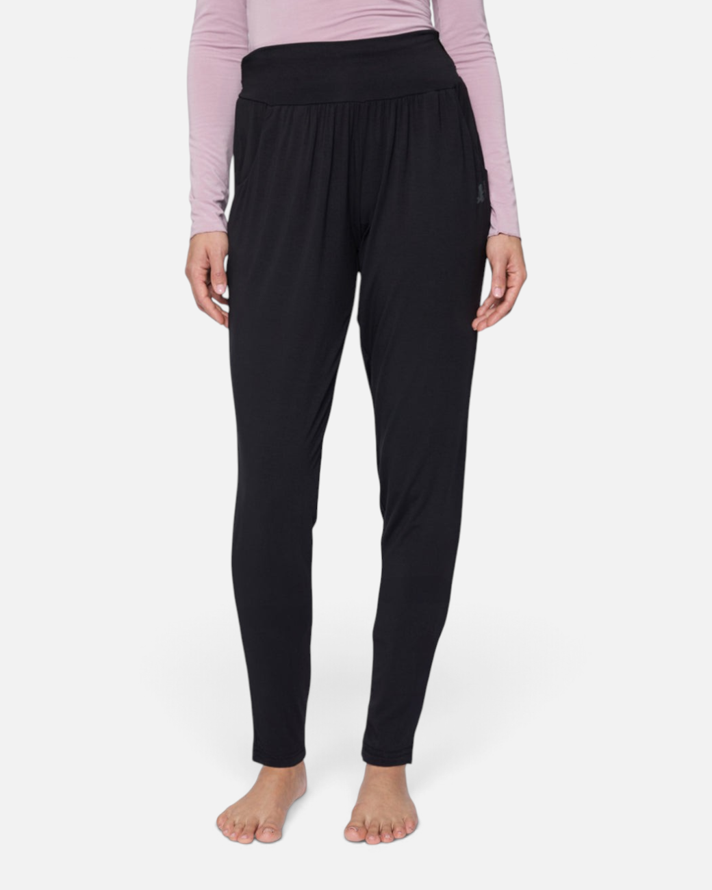 greenyogashop lockere schwarze Hose aus Bambusviskose mit Umschlagbund und Seitentaschen