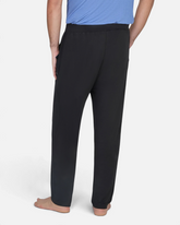 greenyogashop schwarze Herren-Jogginghose aus Bambusviskose mit elastischem Bund und Bündchen am Bein, Rückansicht