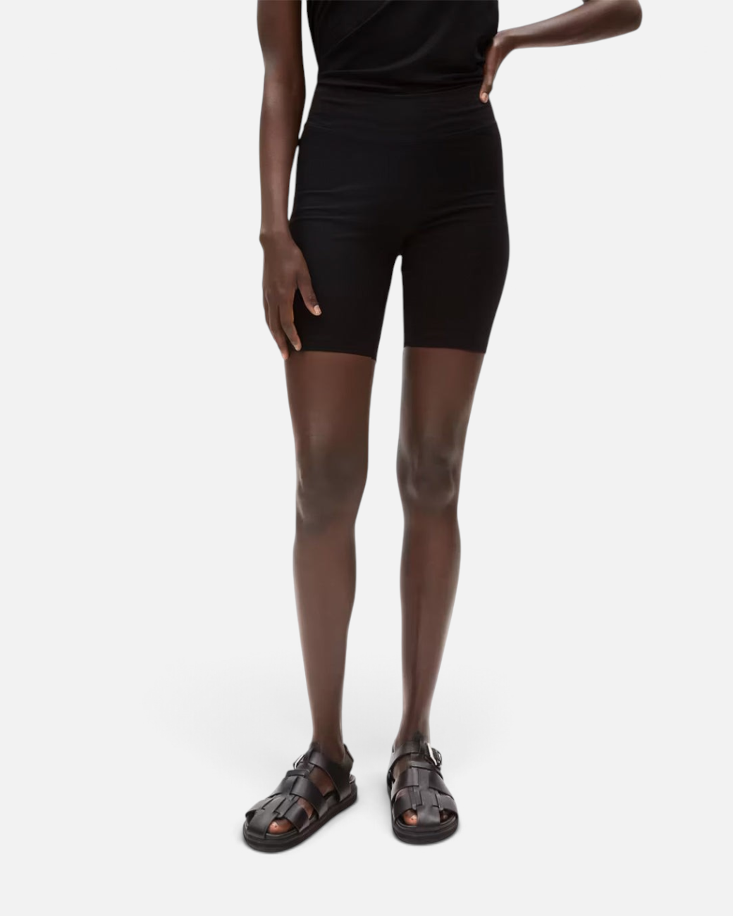 greenyogashop Nedaa Litaa Shorts in Schwarz aus Bio-Baumwolle mit eng anliegender Passform und Skinny Leg