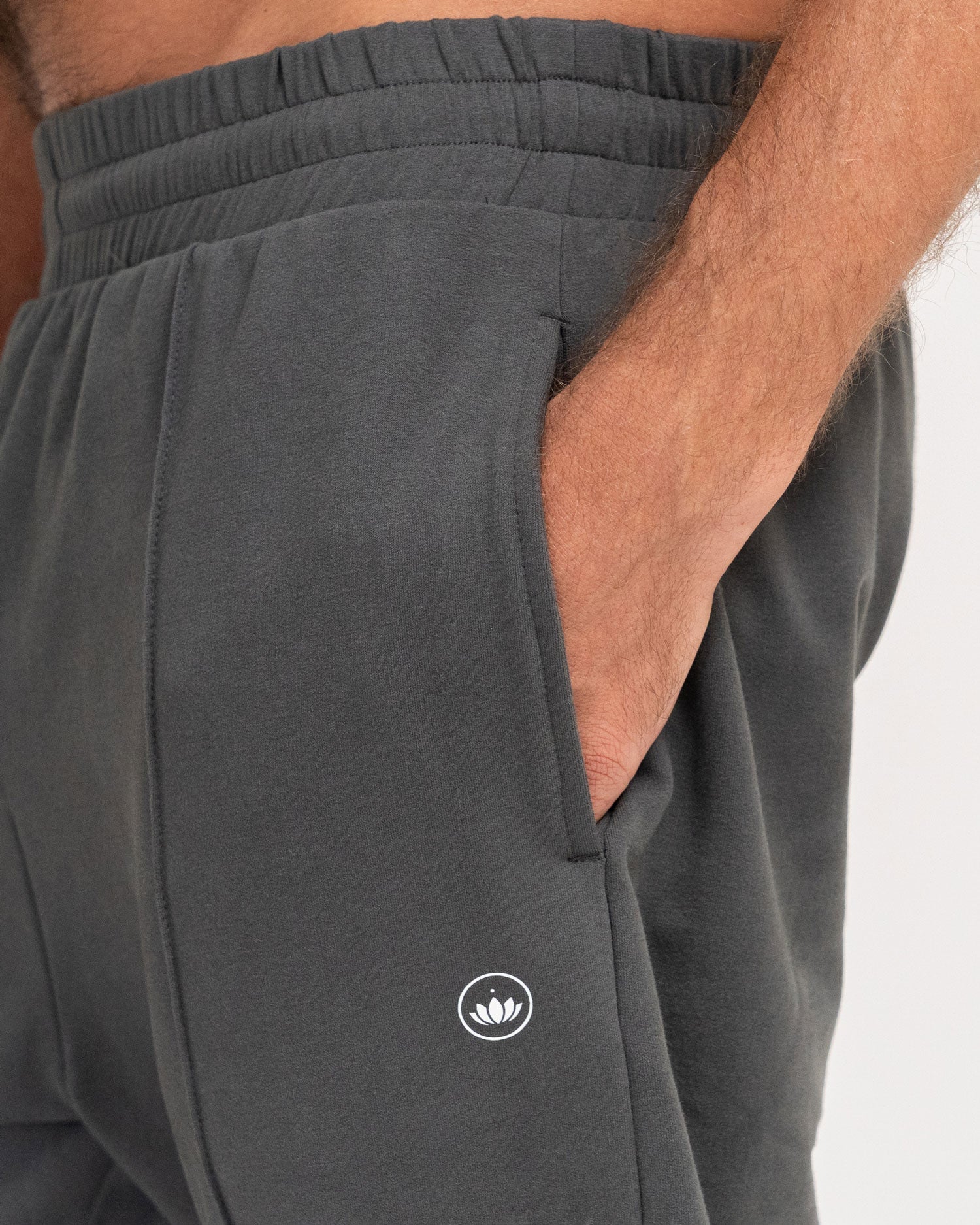 Anthrazit - Model Product Shot Detail Anthracite