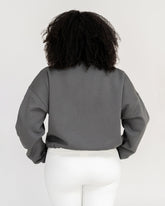 Anthrazit - Anthracite Model in cropped Yoga Sweater Rückseite