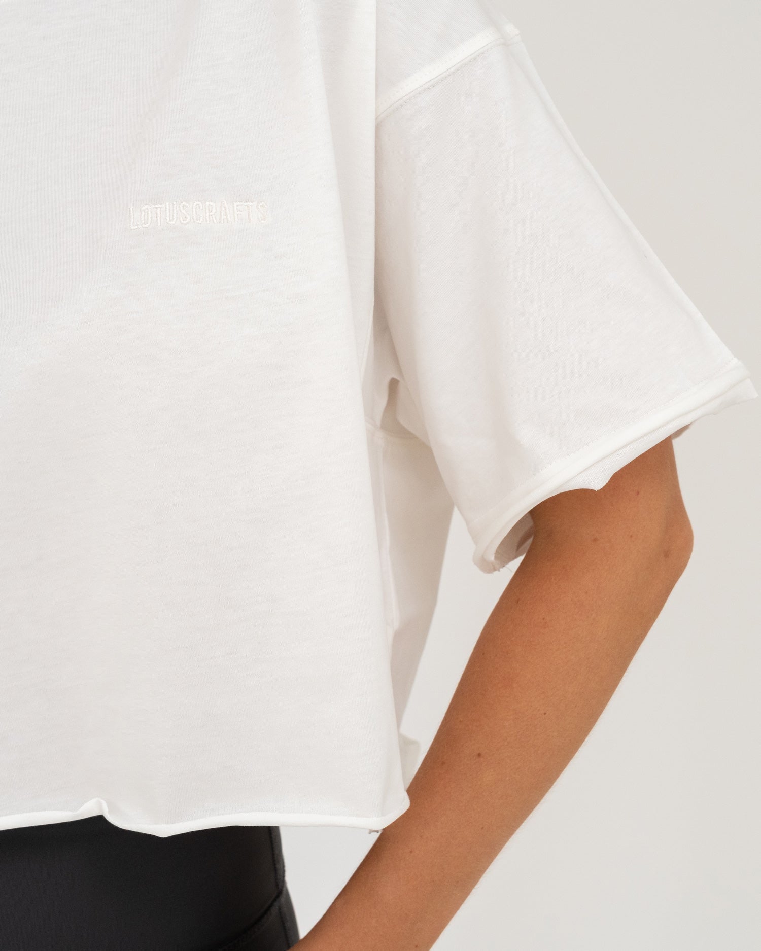 Marshmallow - Lotuscrafts Yoga Top Model Detail Ärmel