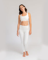 Marshmallow - Model Produktshot Full in Yoga Bra