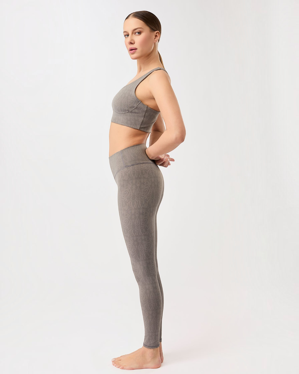 greenyogashop graue Leggings mit Monoprint, hohem Bund und 4-Wege-Stretch aus recyceltem Polyester