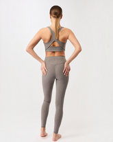 greenyogashop graue, hoch geschnittene Leggings mit Monoprint-Muster und breitem Bund aus recyceltem Material