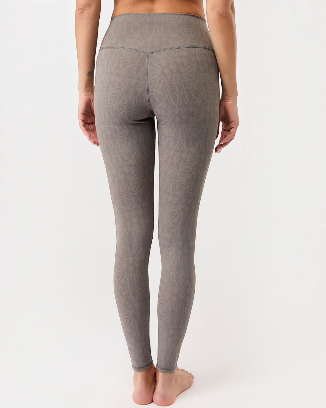 greenyogashop graue Leggings mit Monoprint-Muster, hoher Bund und atmungsaktives Stretch-Material, Rückansicht