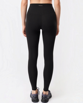 greenyogashop Best Loved Leggings in Schwarz mit hoher Taille und elastischem TENCEL Lyocell Material, Rückansicht