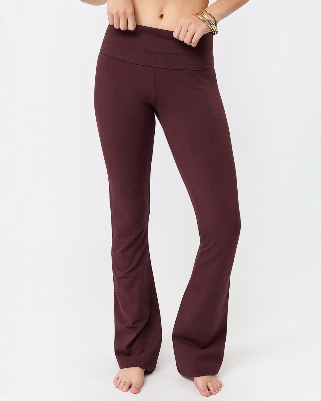 greenyogashop Yogahose Classic Rolldown in Dunkelrot aus Bio-Baumwolle mit geradem Bein und Umschlagbund