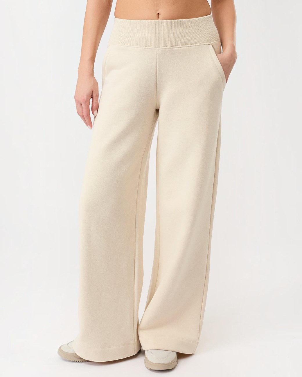 greenyogashop Surfer Vibe Pants in hellem Beige mit weitem Schnitt, elastischem Bund und leichtem Sweat-Material