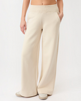 greenyogashop Surfer Vibe Pants in hellem Beige mit weitem Schnitt, elastischem Bund und leichtem Sweat-Material