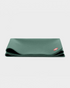 greenyogashop Manduka PRO Travel 2.0 Yogamatte in Black Sage, faltbar, aus langlebigem PVC für unterwegs