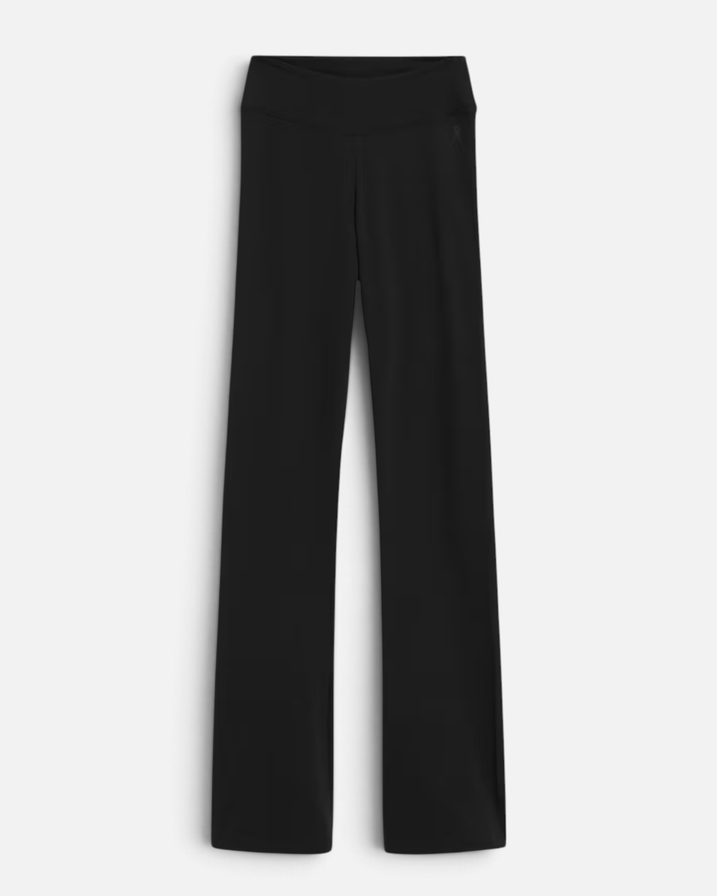 Schwarze greenyogashop Hose REHMAA aus Bio-Baumwolle im Slim-Fit-Schnitt mit ausgestelltem Bein