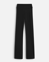 Schwarze greenyogashop Hose REHMAA aus Bio-Baumwolle im Slim-Fit-Schnitt mit ausgestelltem Bein