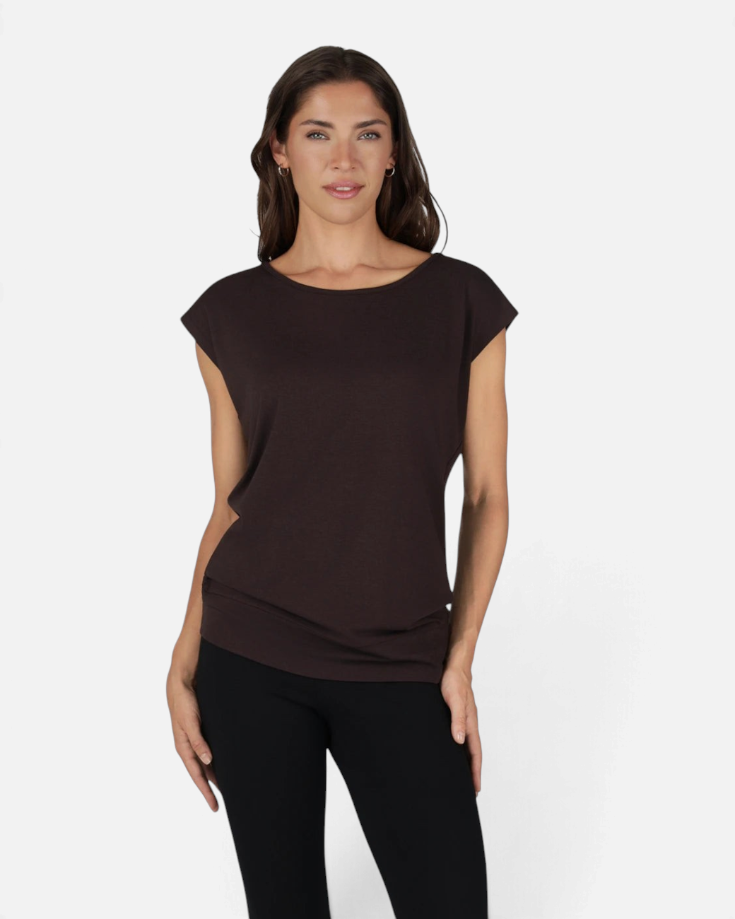 greenyogashop Asana Tee in Coffee, ein extra langes Yoga-Shirt aus Bambus-Mix mit weichem Bund und lockerer Passform