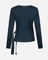 Rückansicht der dunkelblauen greenyogashop Aurora Wickeljacke aus weichem Bambus-Mix mit Bindeband