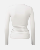 Rückansicht der greenyogashop Wickeljacke in Soft White aus weicher Bambusviskose mit langen Ärmeln