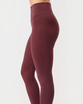 greenyogashop Best Loved Leggings in Ruby mit hoher Taille aus Lyocell-Baumwoll-Mix in Seitenansicht