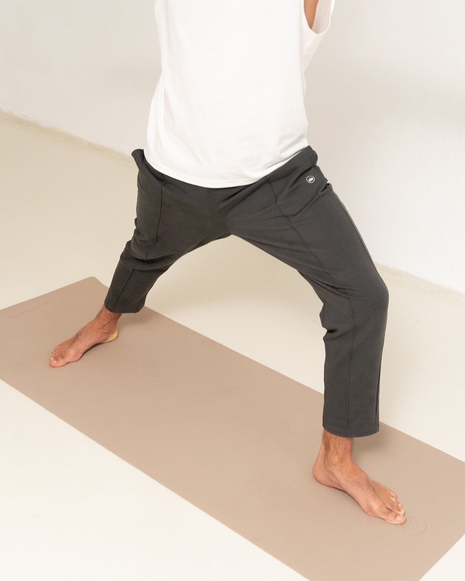 Anthrazit - Model Mood Image in Yoga Pants on yoga mat Anthracite Stone Blue