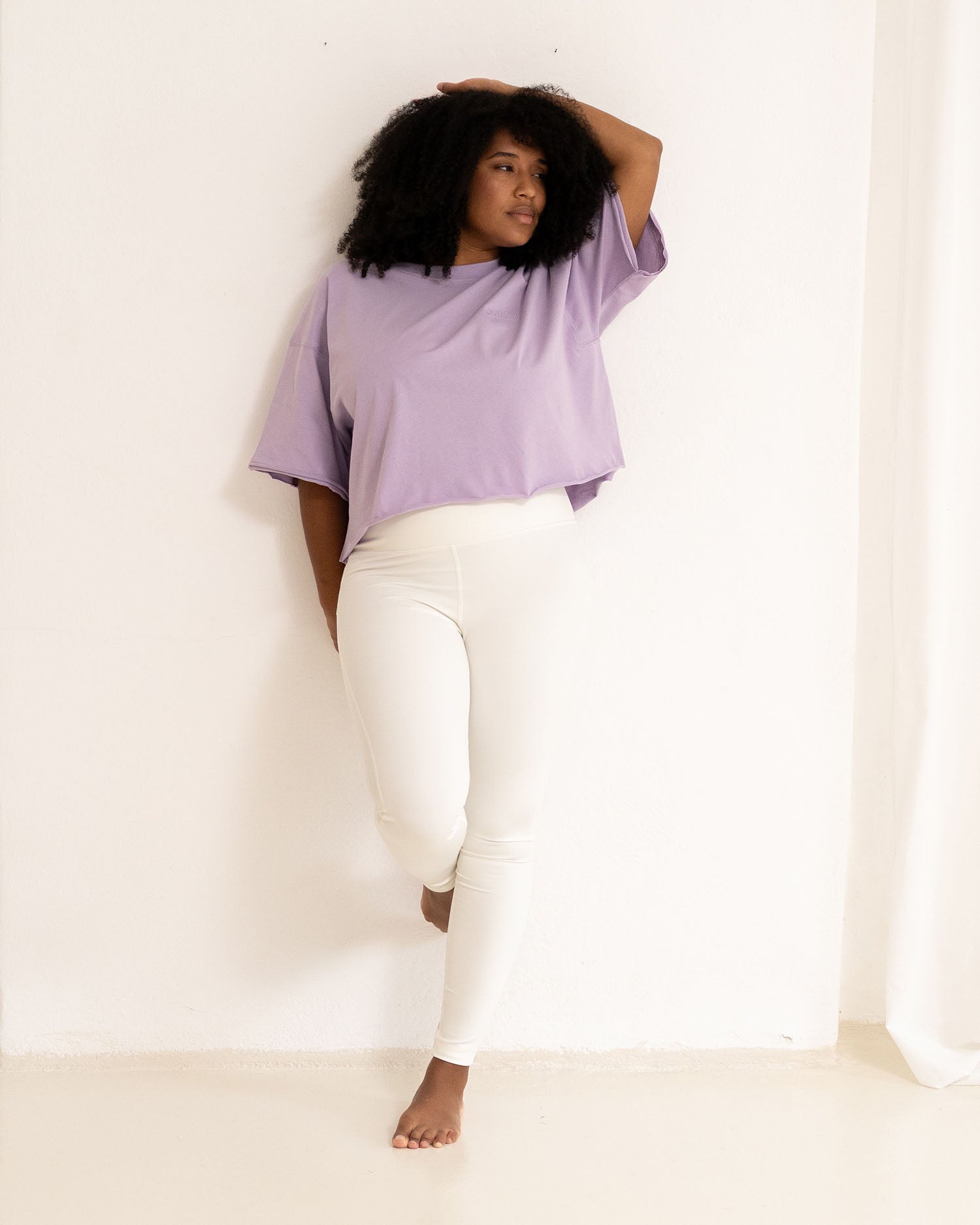 Violetta - Modell im Stehen Yoga Top