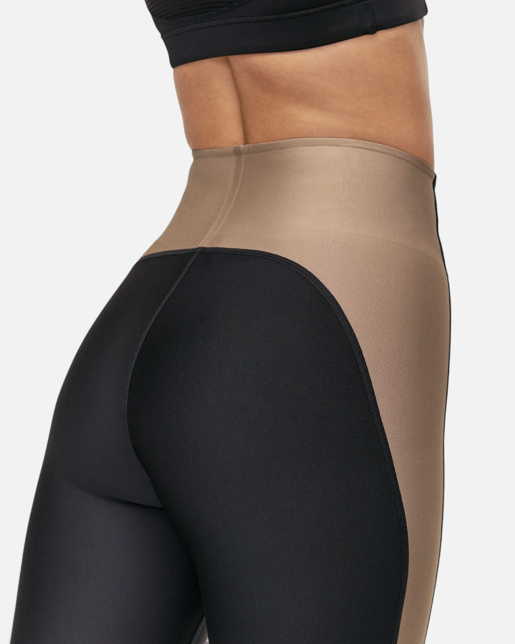 greenyogashop Shaped Block High Waist Leggings in Schwarz mit kontrastfarbenem beigen Einsatz für optimalen Halt
